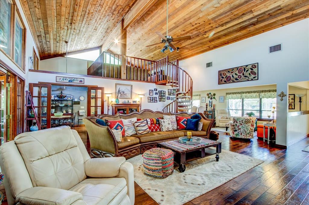 213 BARRY CT