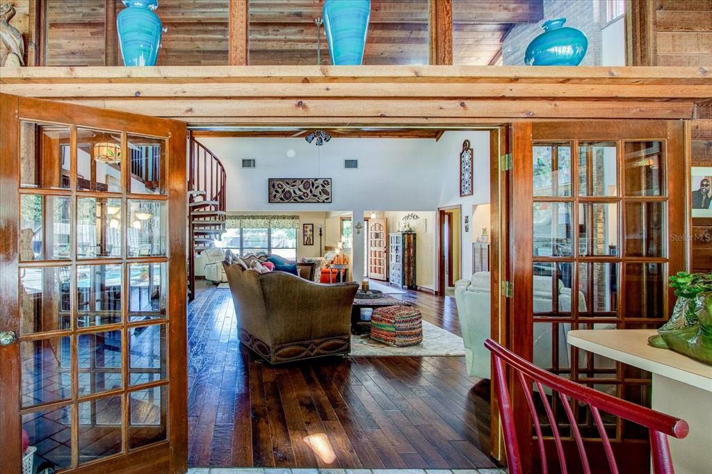 213 BARRY CT