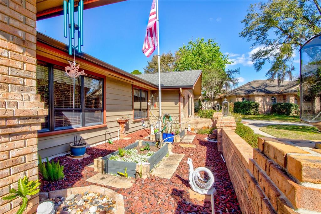 213 BARRY CT