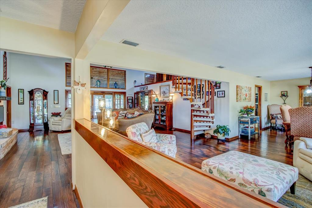 213 BARRY CT