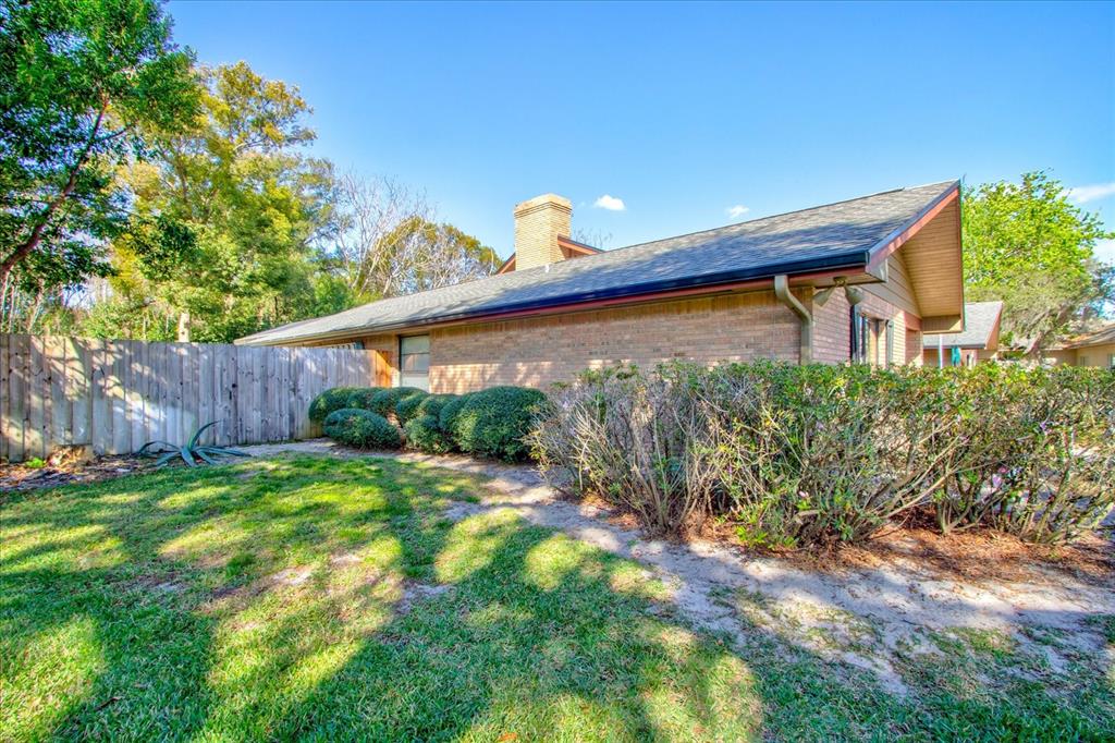 213 BARRY CT