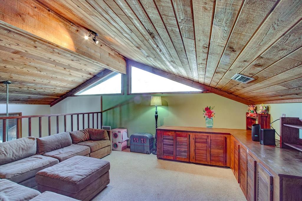 213 BARRY CT