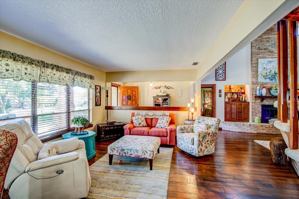 213 BARRY CT