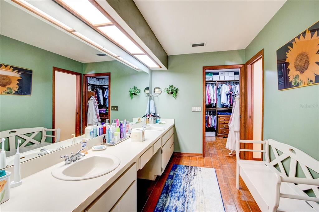 213 BARRY CT