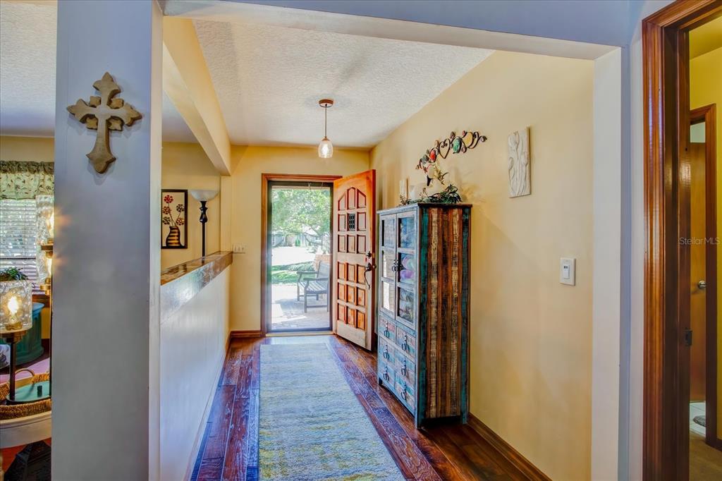 213 BARRY CT