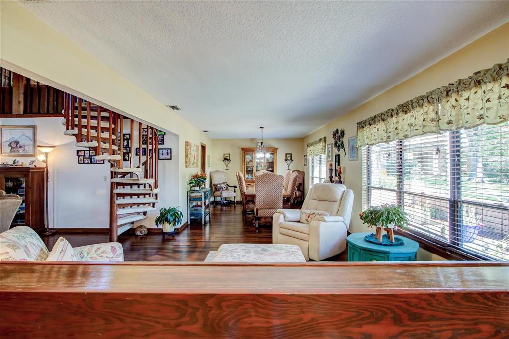 213 BARRY CT