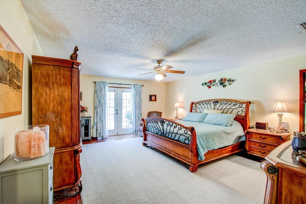213 BARRY CT