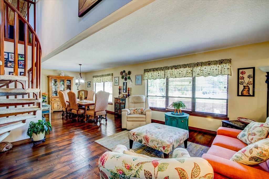 213 BARRY CT