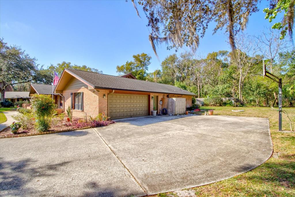 213 BARRY CT