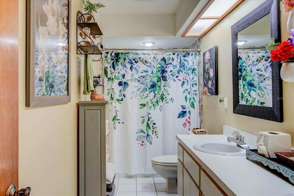 213 BARRY CT