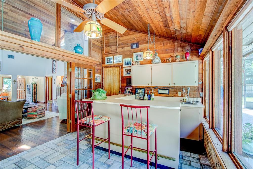 213 BARRY CT
