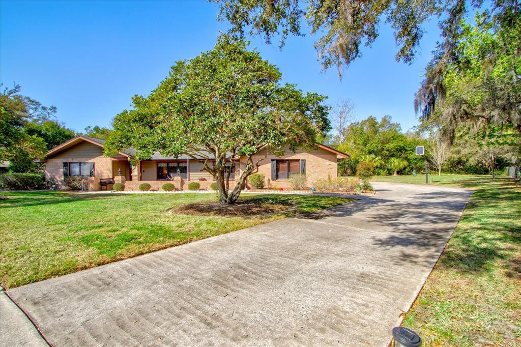 213 BARRY CT