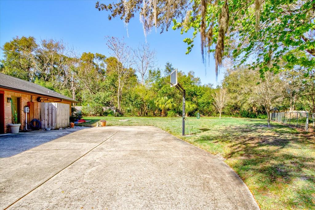 213 BARRY CT