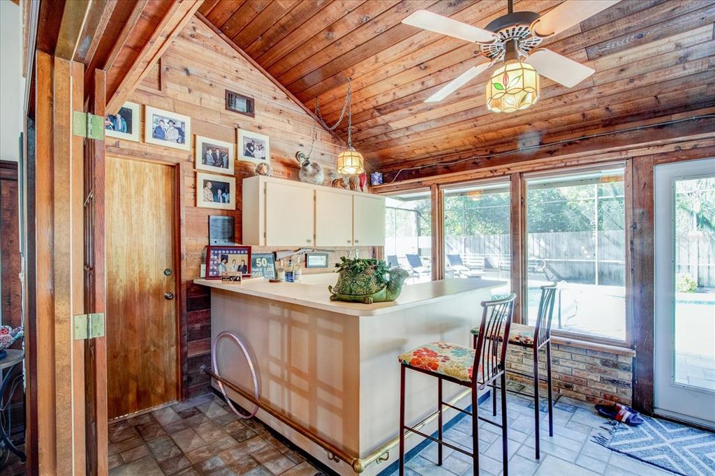 213 BARRY CT