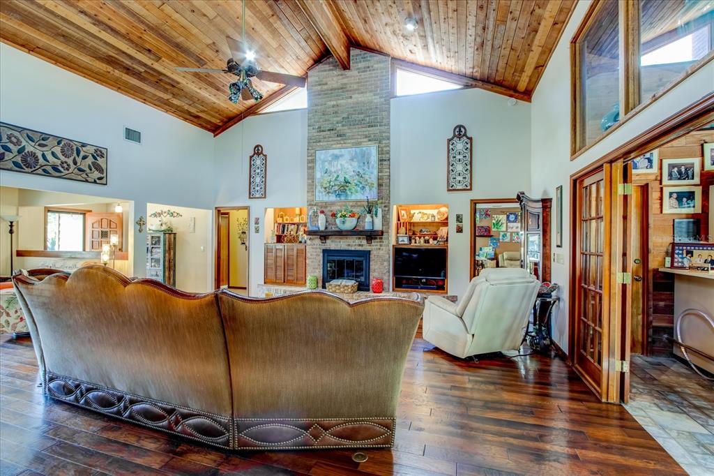 213 BARRY CT