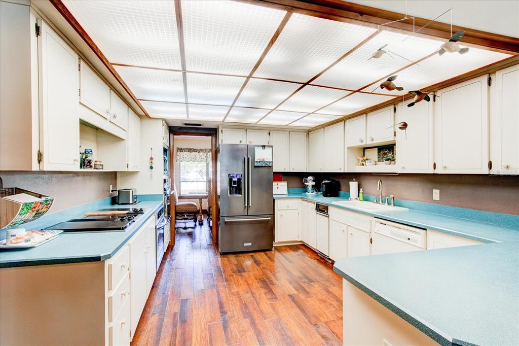 213 BARRY CT