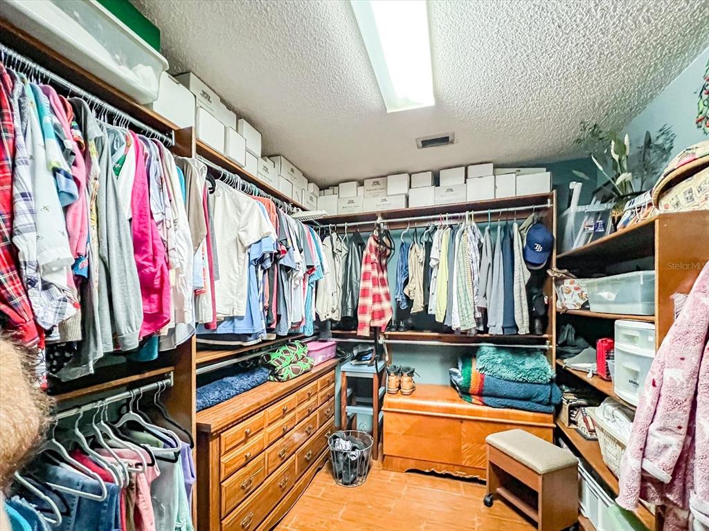213 BARRY CT