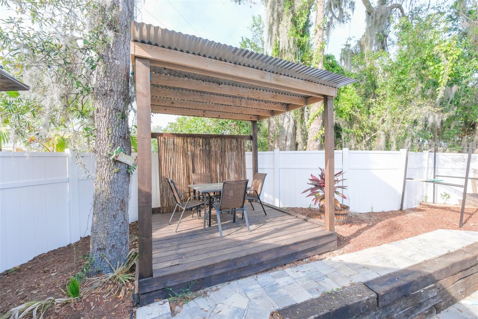 1182 FOUNTAINHEAD DR