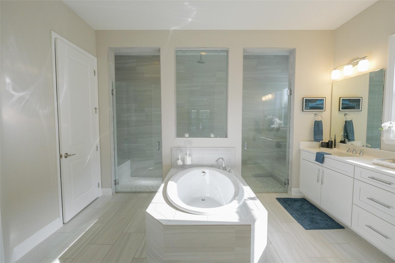 3851 GRASSLAND LOOP