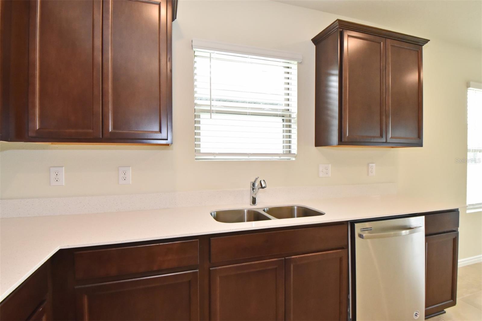 570 CITRUS ISLE BLVD