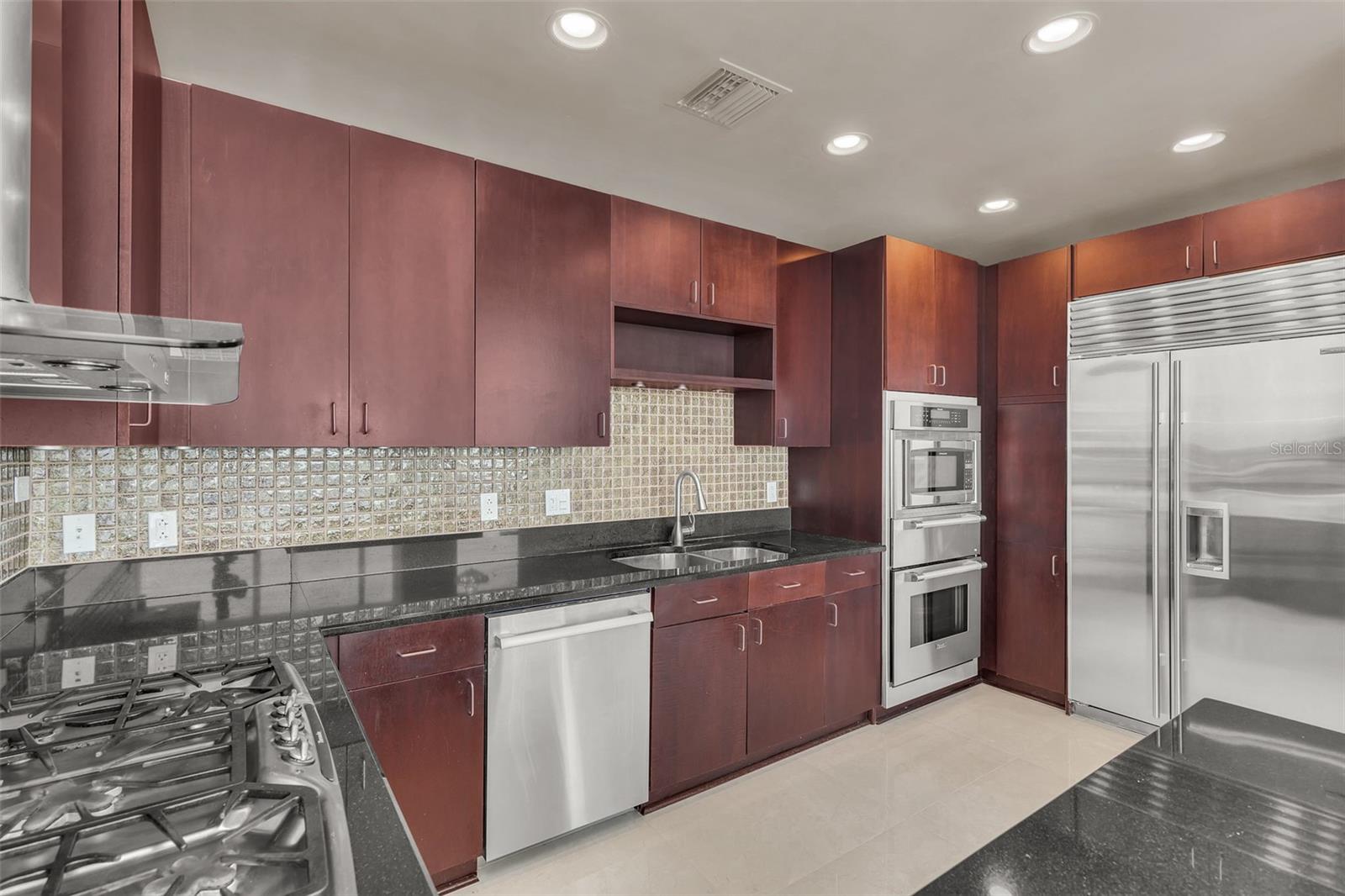 150 E ROBINSON ST #2002