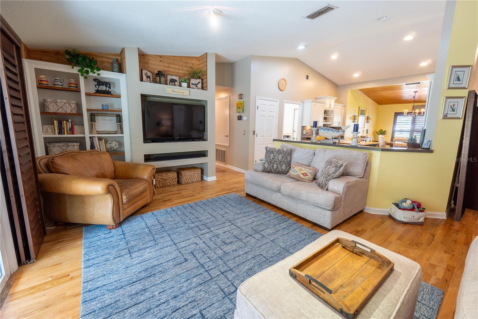896 KERWOOD CIR