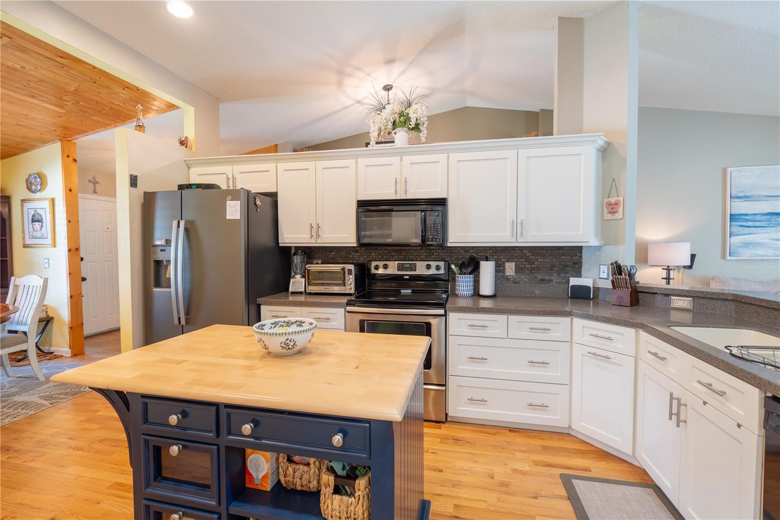896 KERWOOD CIR