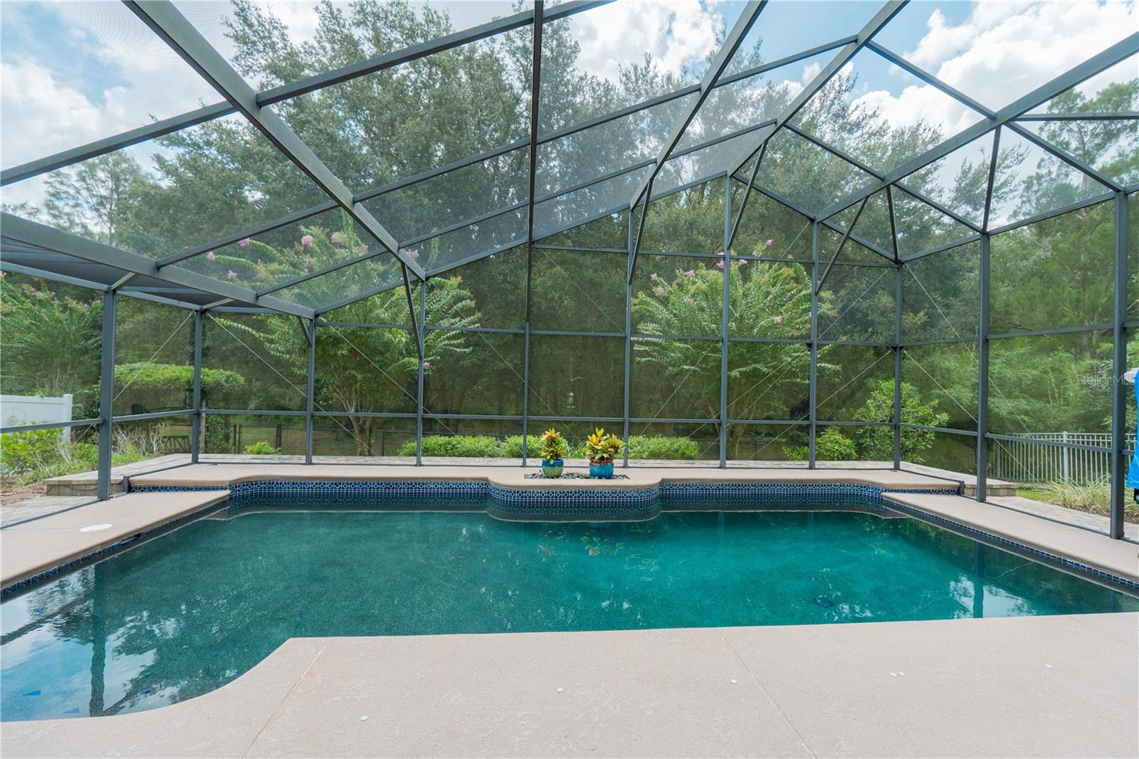 896 KERWOOD CIR