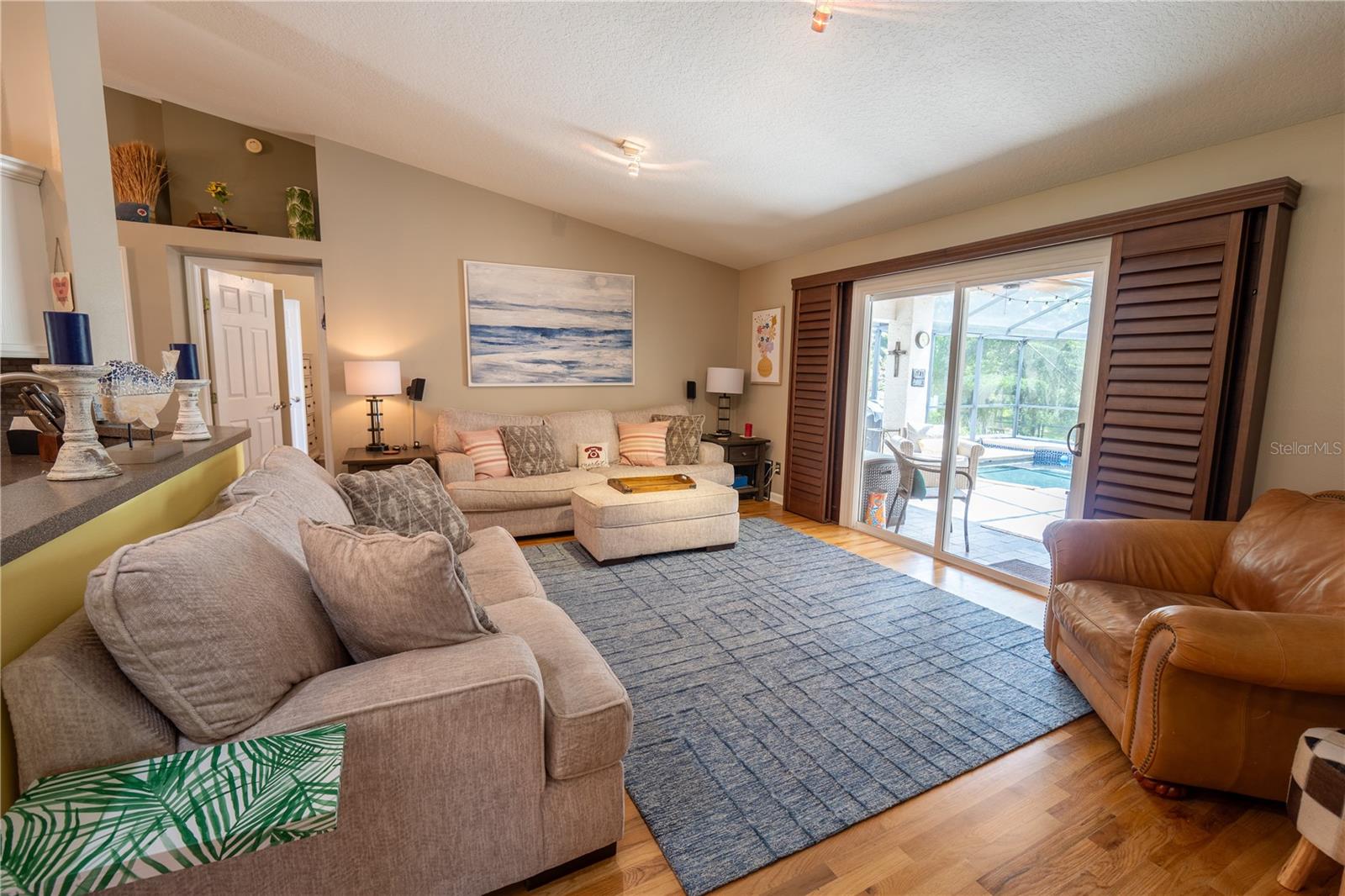 896 KERWOOD CIR