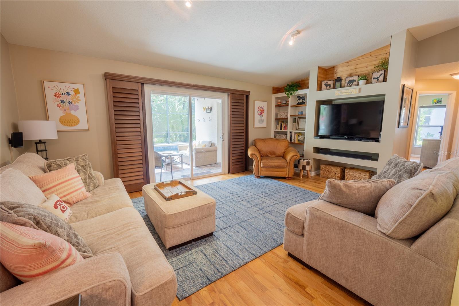 896 KERWOOD CIR