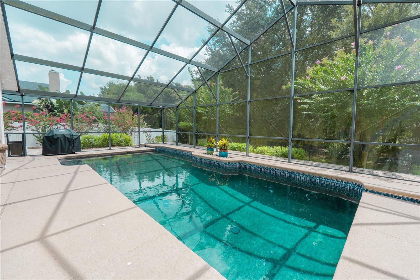896 KERWOOD CIR