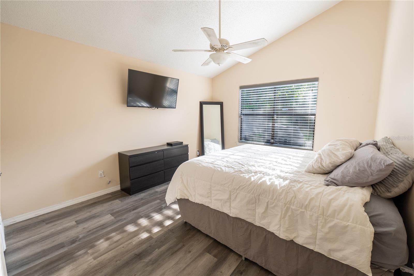 560 REMINGTON OAK DR