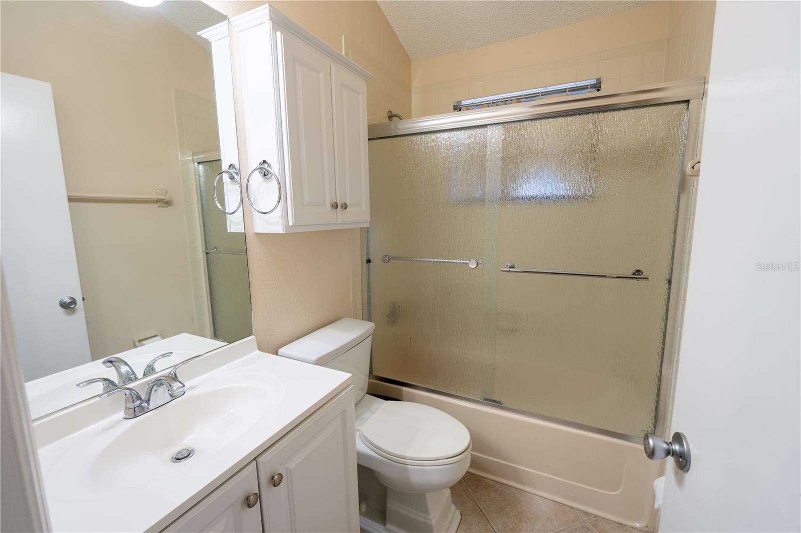 560 REMINGTON OAK DR