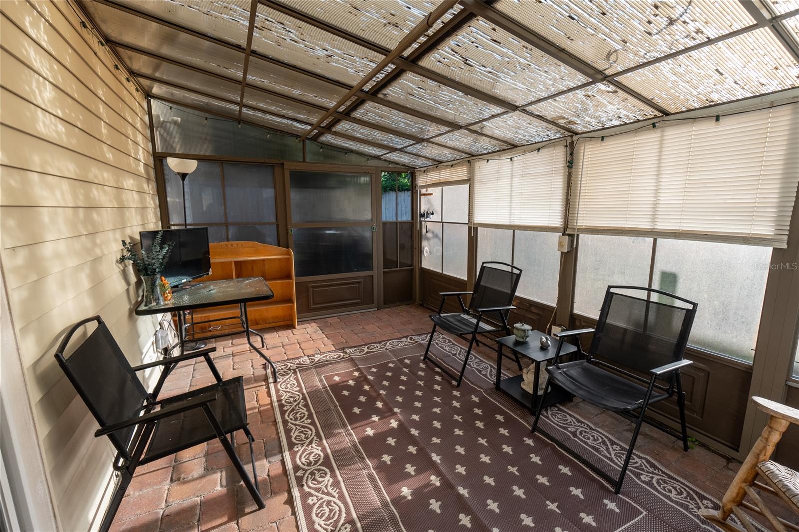 560 REMINGTON OAK DR