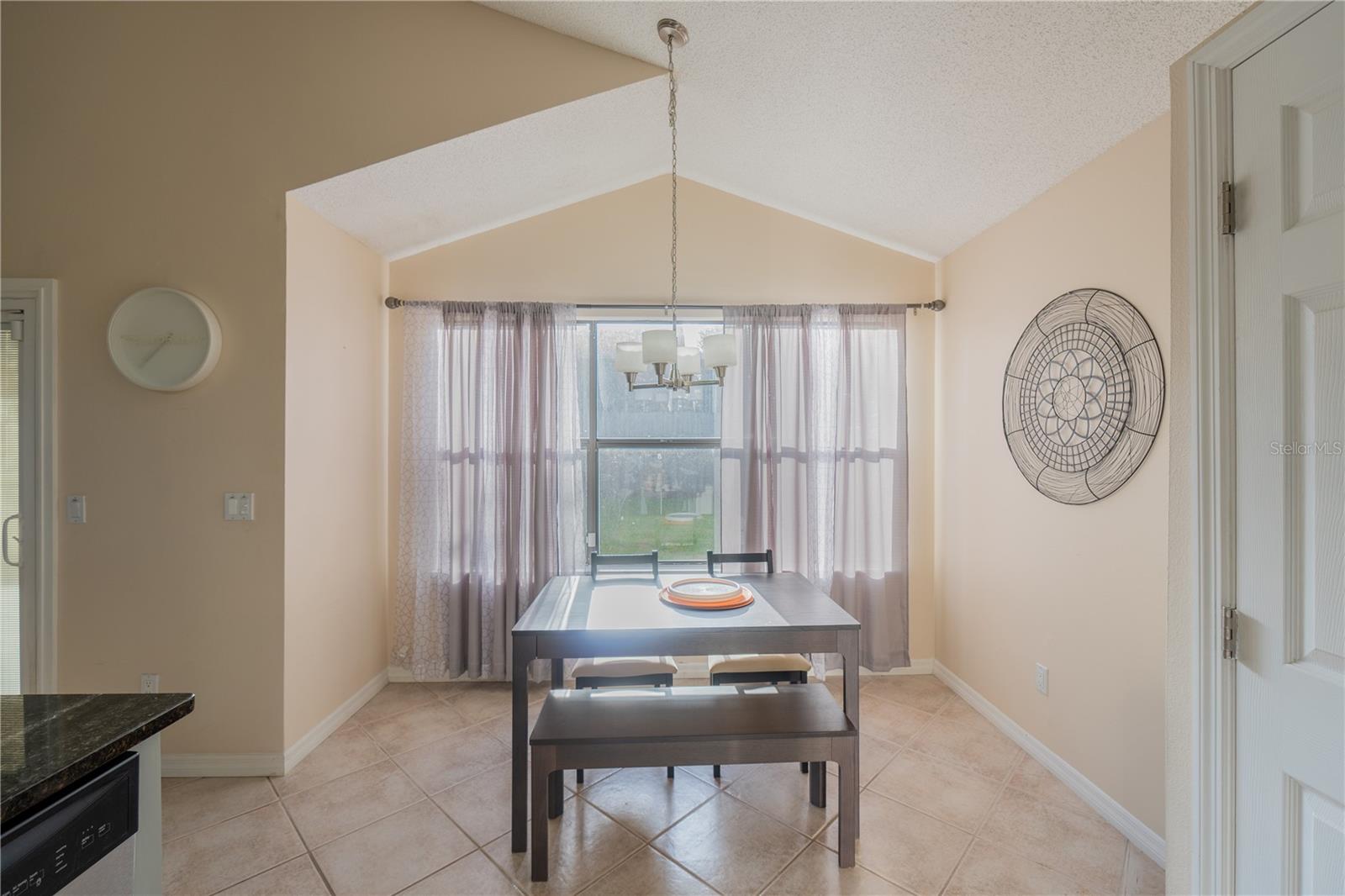 560 REMINGTON OAK DR