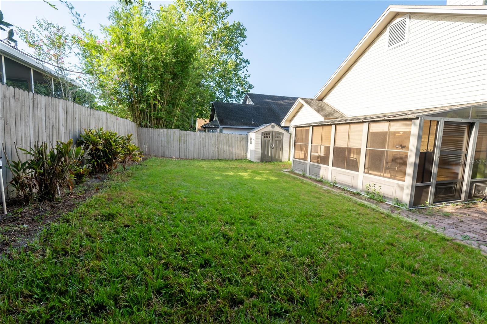 560 REMINGTON OAK DR