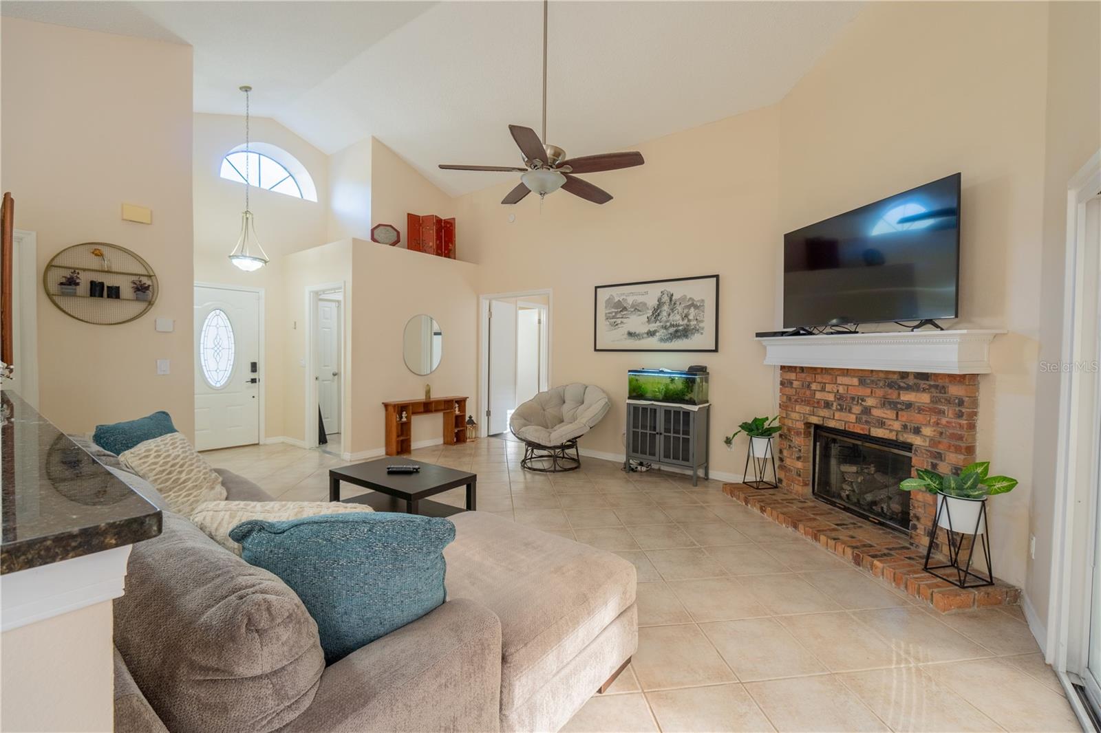 560 REMINGTON OAK DR