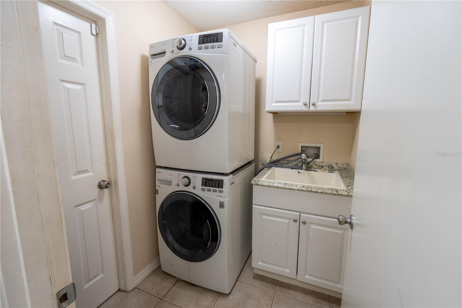 560 REMINGTON OAK DR