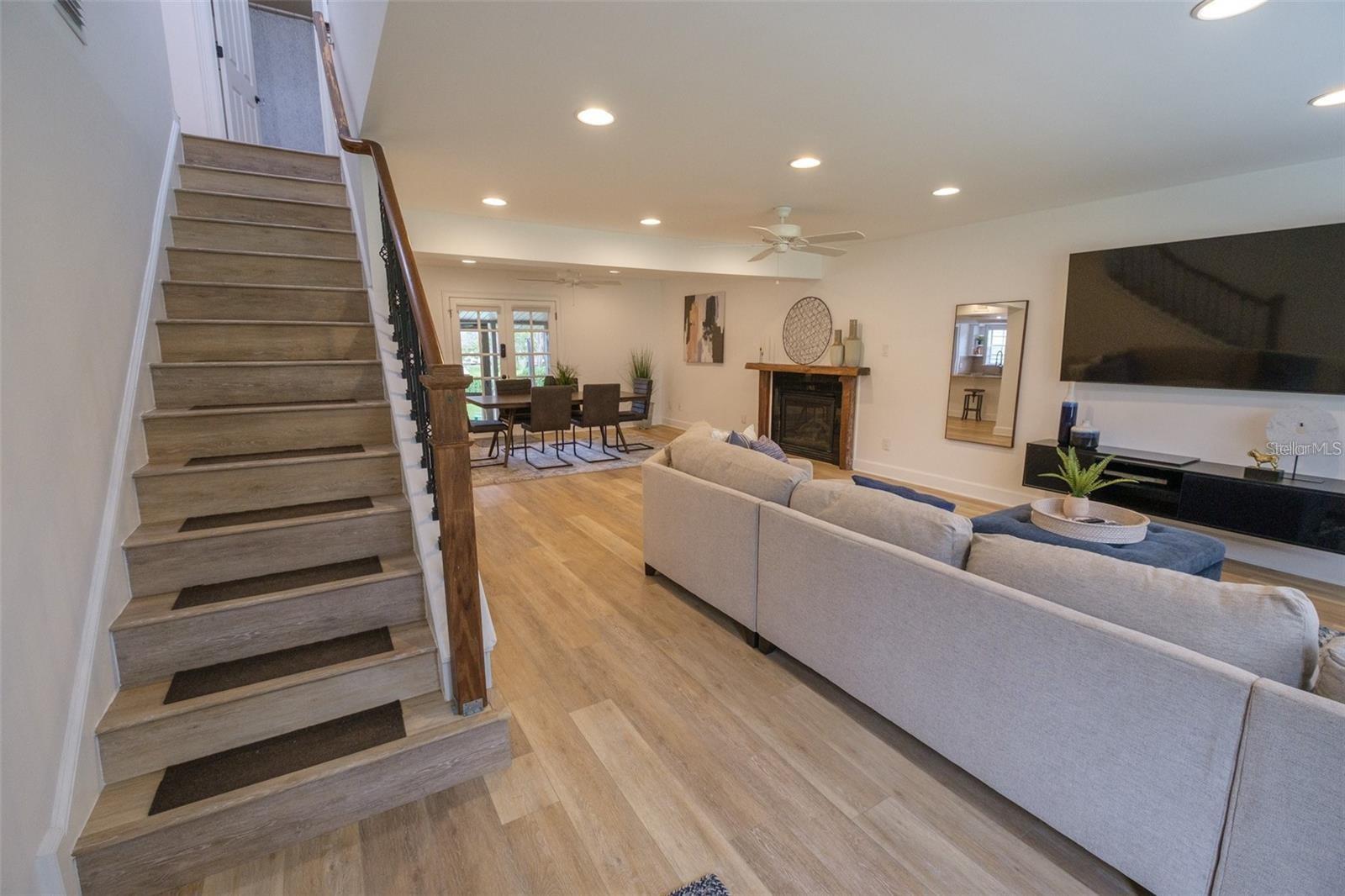 236 MAUREEN DR
