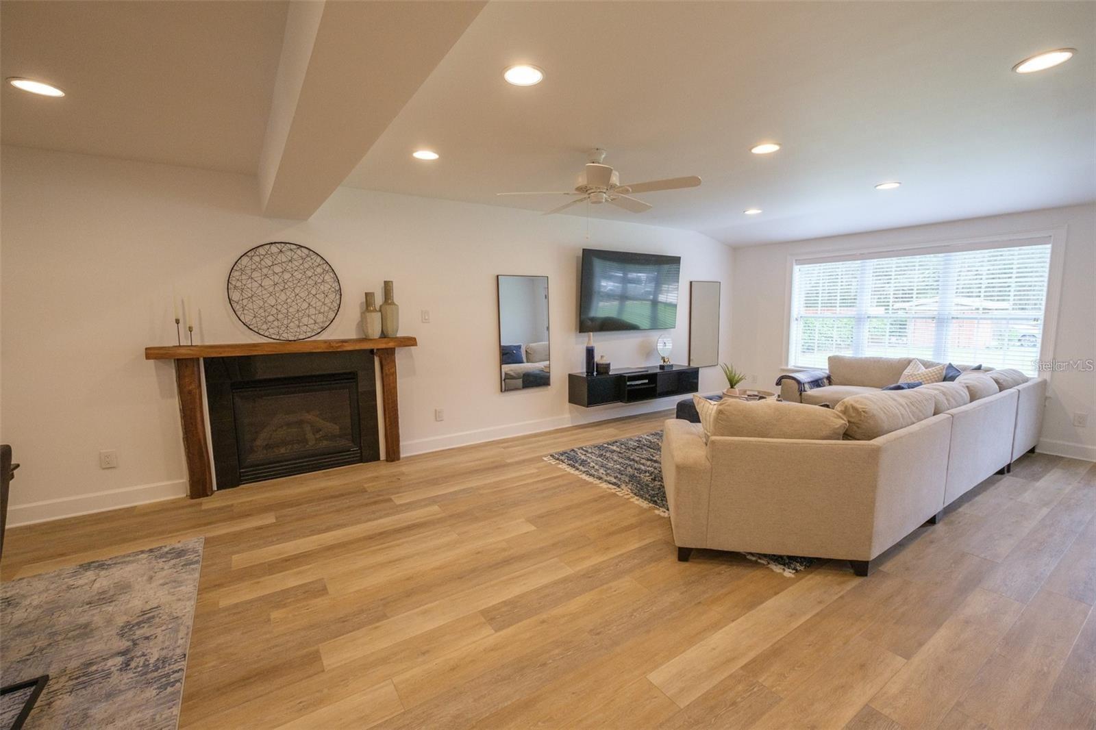 236 MAUREEN DR