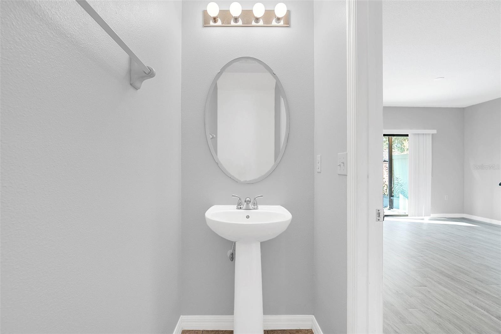 1850 RASPBERRY CANE CT