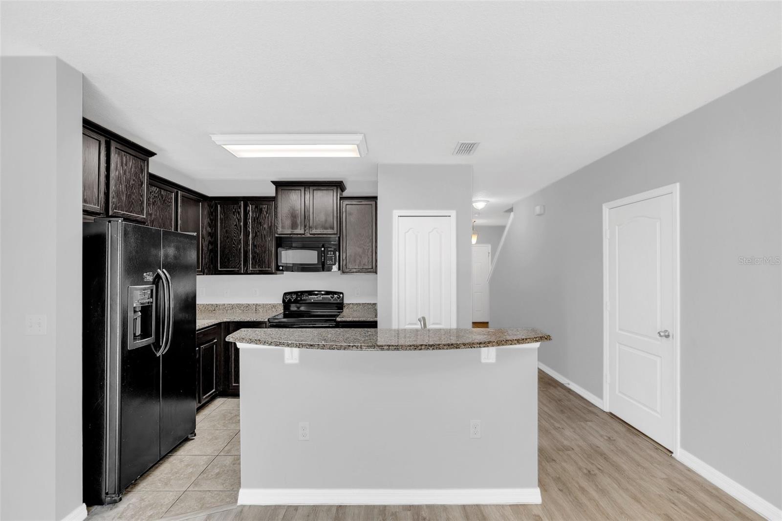 1850 RASPBERRY CANE CT