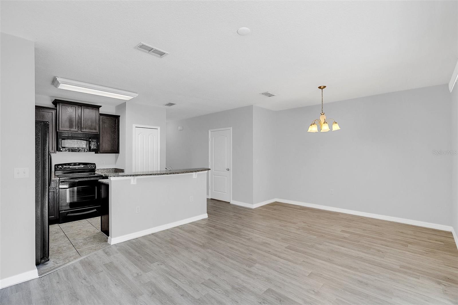 1850 RASPBERRY CANE CT