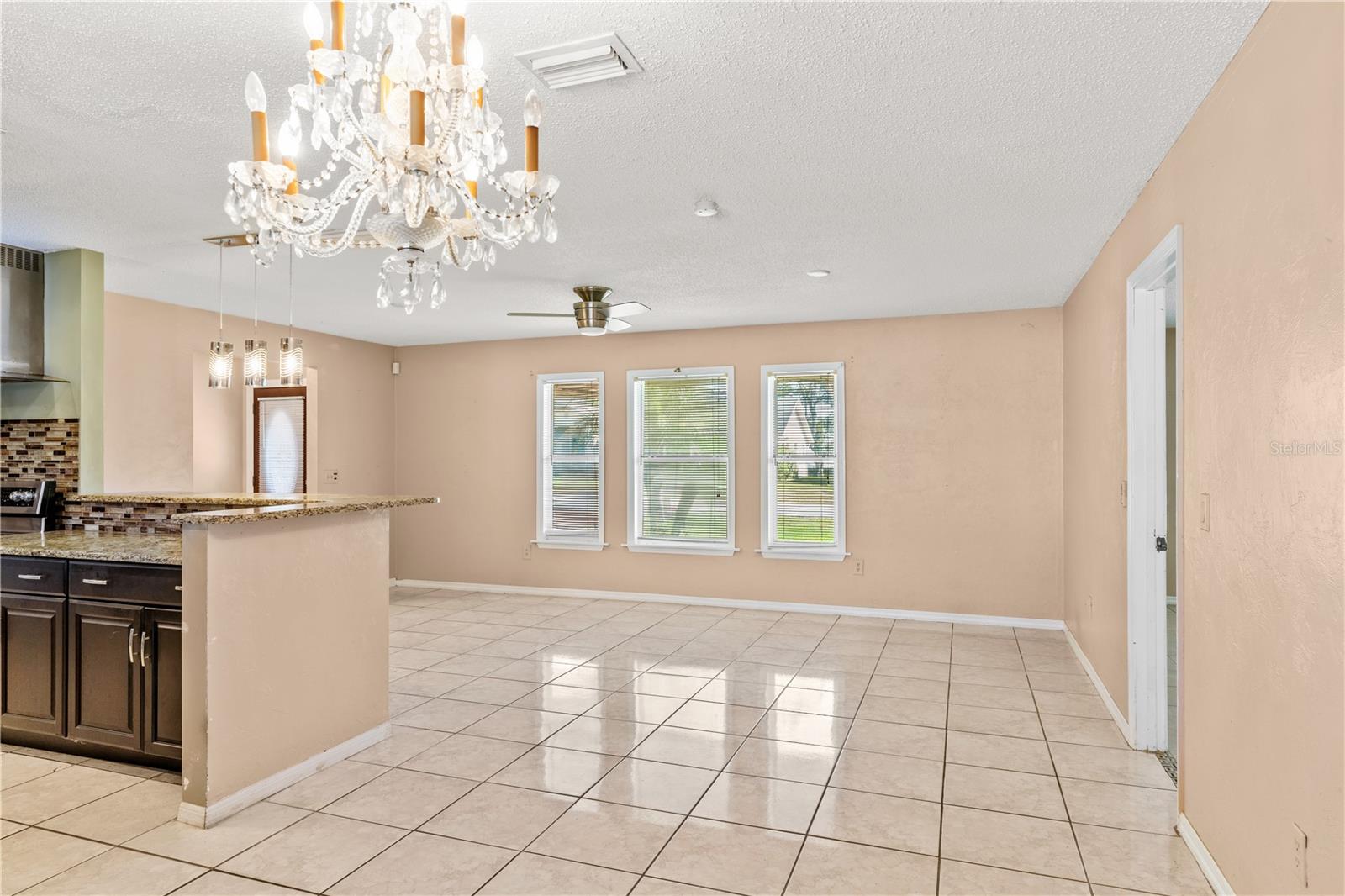 2050 GREENVIEW DR