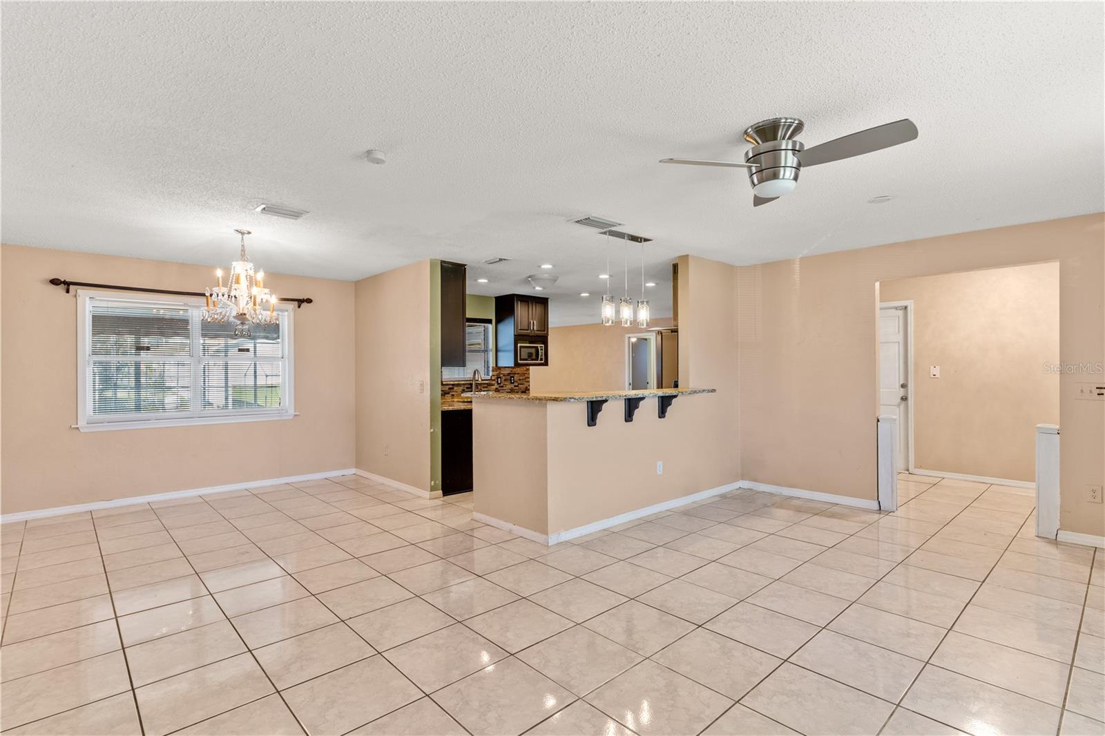2050 GREENVIEW DR