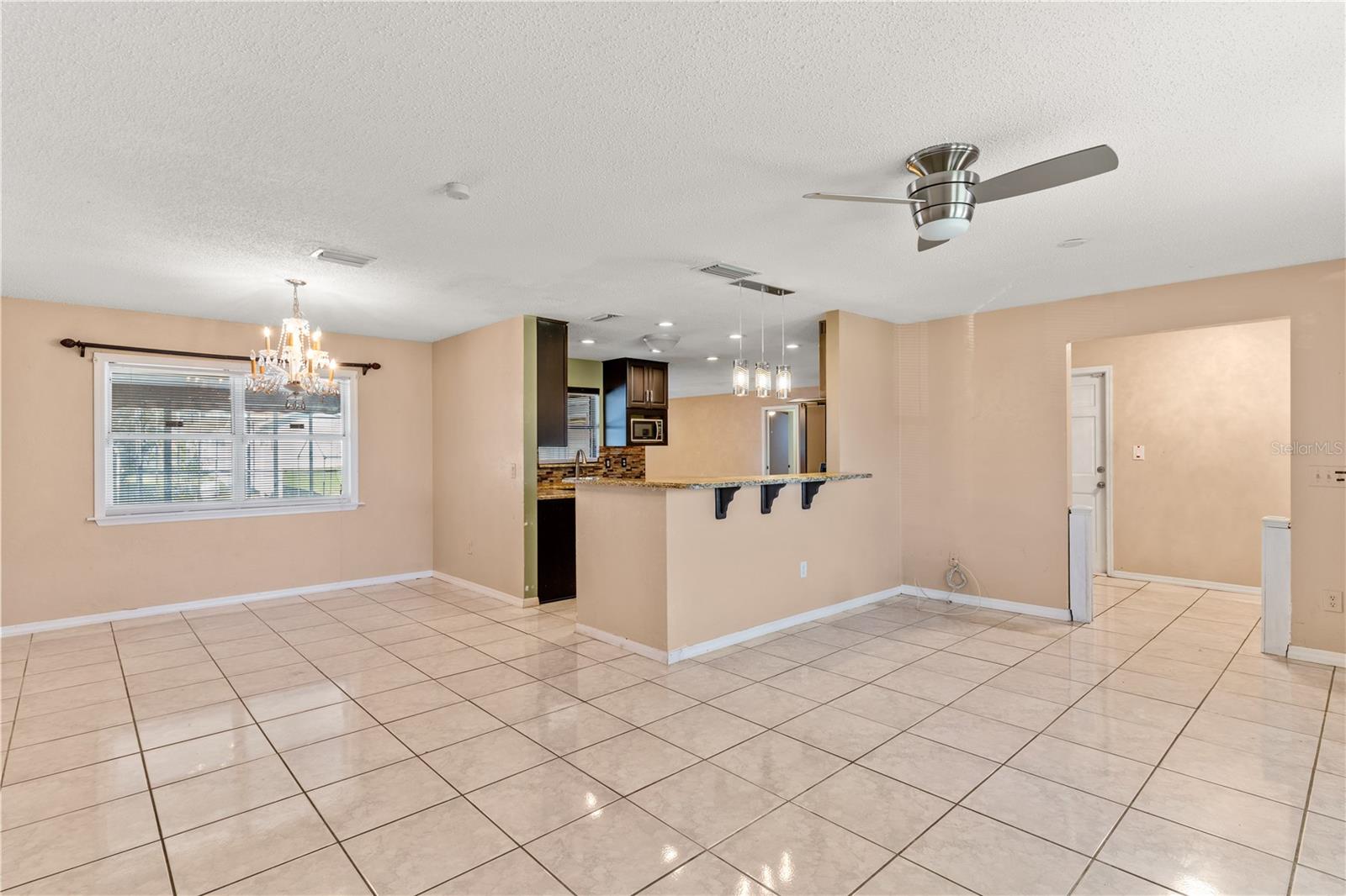 2050 GREENVIEW DR