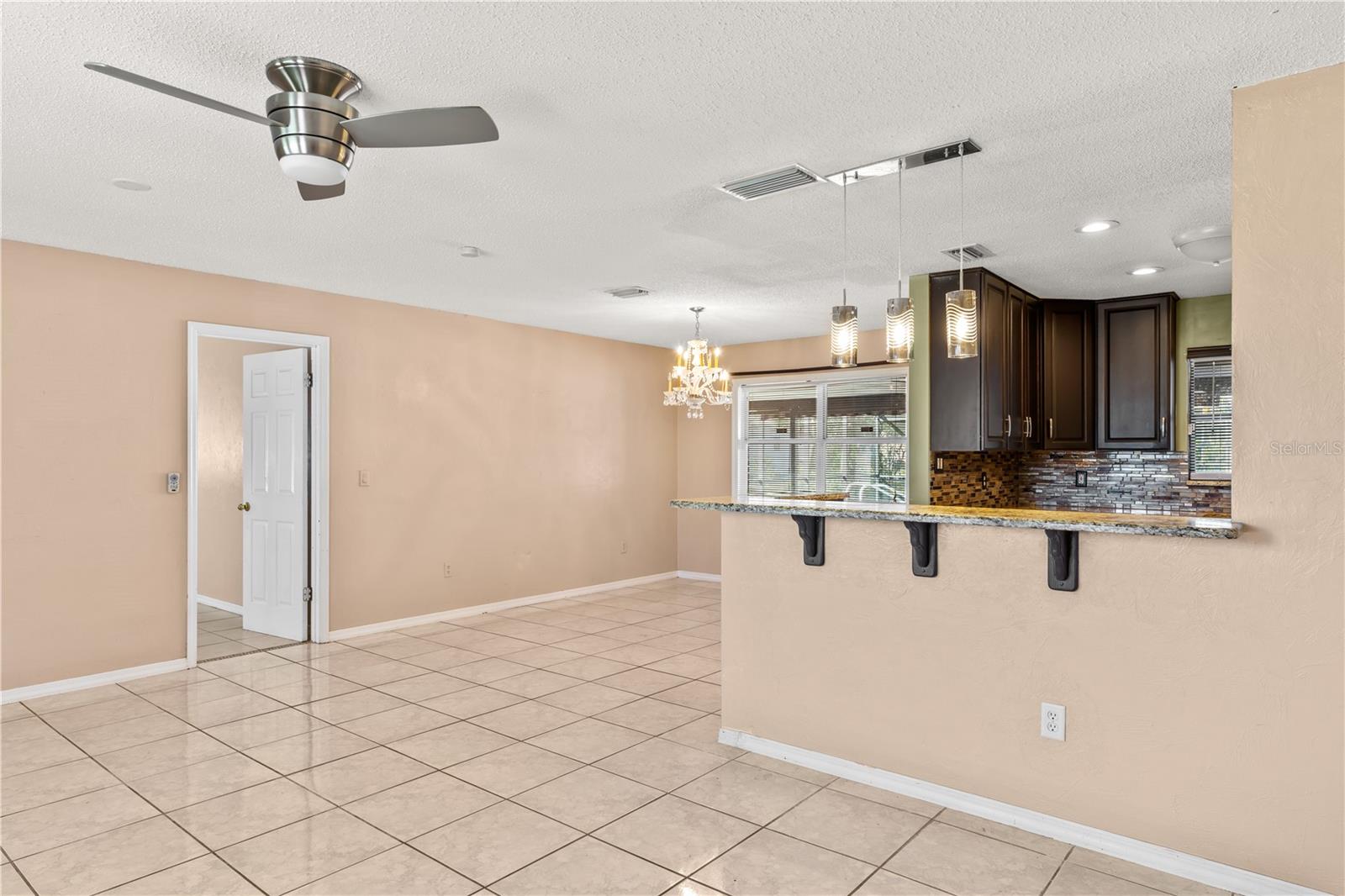 2050 GREENVIEW DR