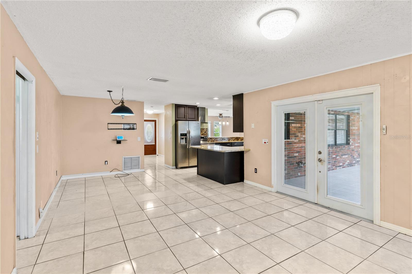 2050 GREENVIEW DR