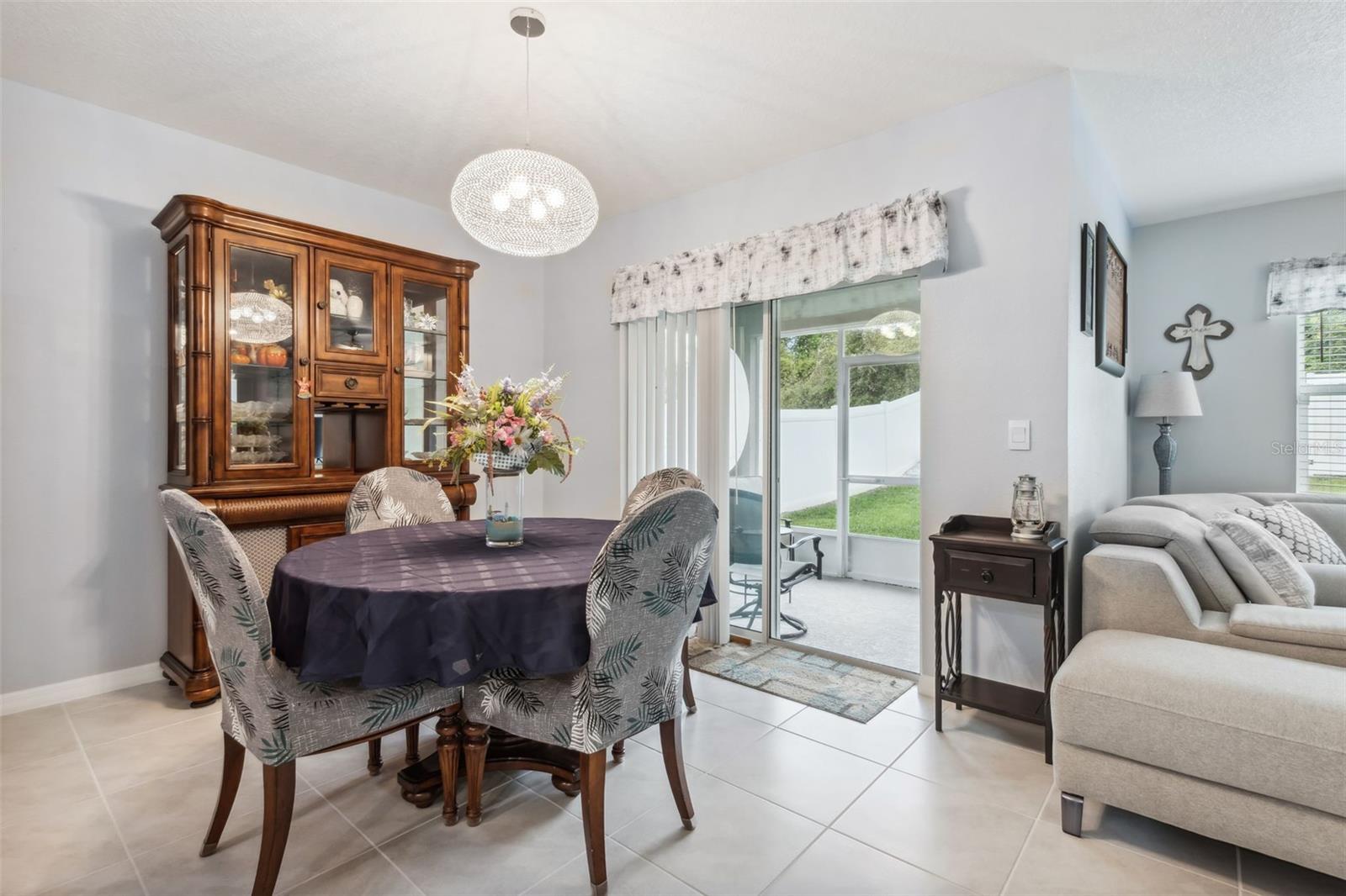 388 AMERICAN HOLLY AVE