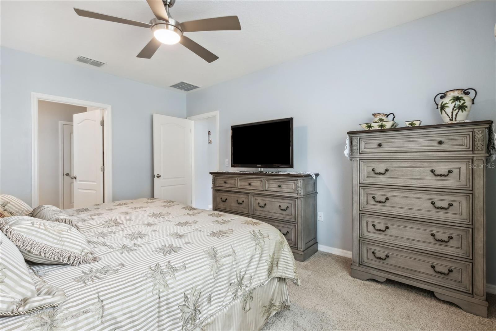 388 AMERICAN HOLLY AVE